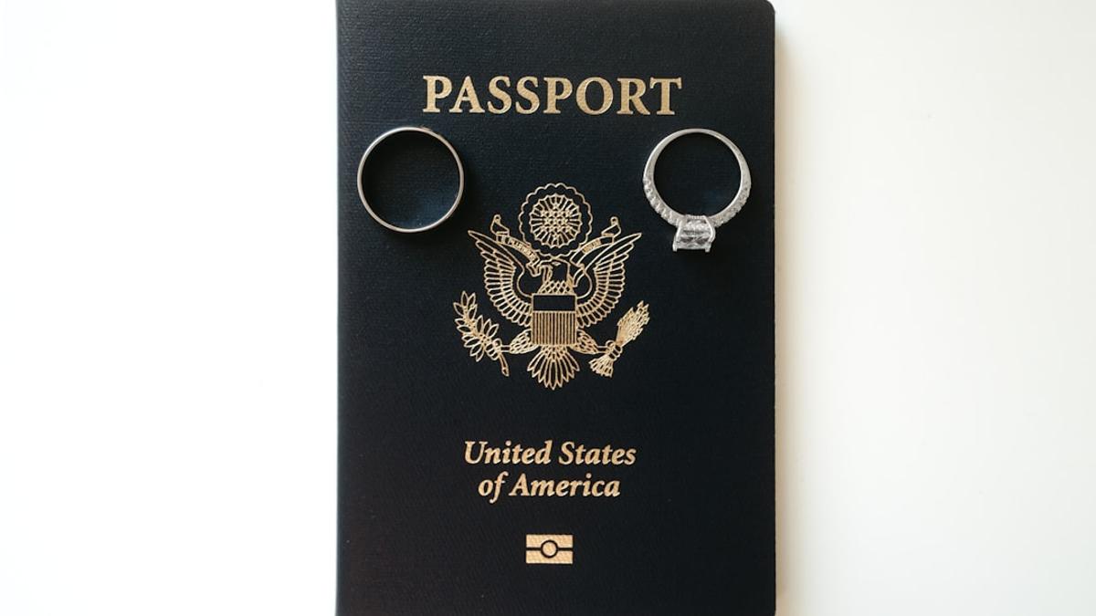 بېلارۇسىيە نوبېل مۇكاپاتى ساھىبى بىلياتىسكى ۋە باشقا سابىق سىياسىي مەھبۇسلارنىڭ پاسپورتىنى بىكار قىلدى