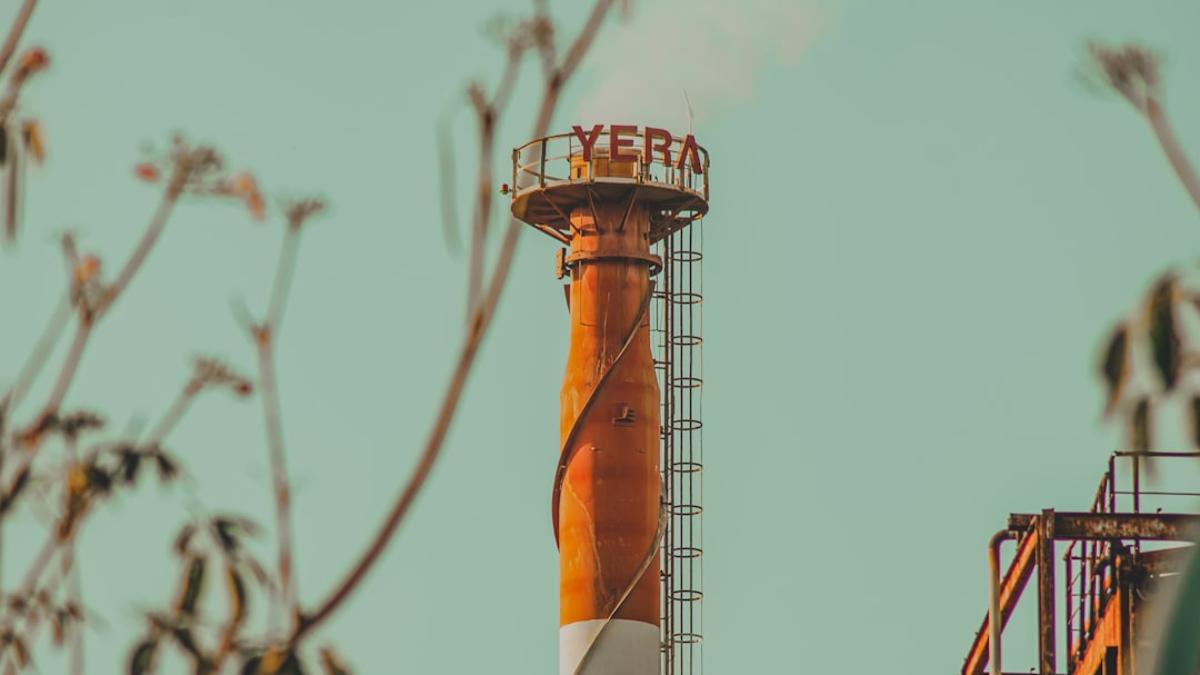 ئۇكرائىنا رۇسىيەنىڭ نېفىت ئەسلىھەلىرىگە زەربە بەردى ھەمدە رۇسىيەنىڭ ھۇجۇملىرىدا ئاز دېگەندە بىر پۇقرانىڭ ئۆلگەنلىكىنى بىلدۈردى.