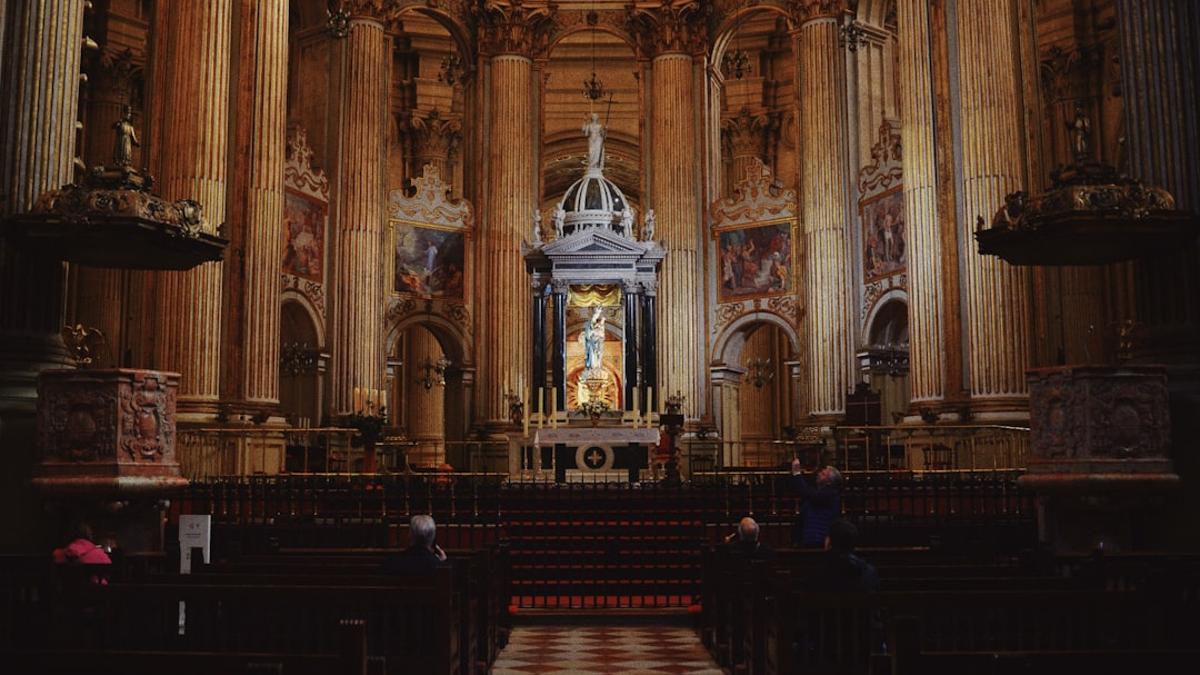 پاپا ئوتتۇرا شەرق ئۇرۇشىنىڭ سايىسى ئاستىدا تۇنجى پاسخا بايرىمىنى تەبرىكلىدى