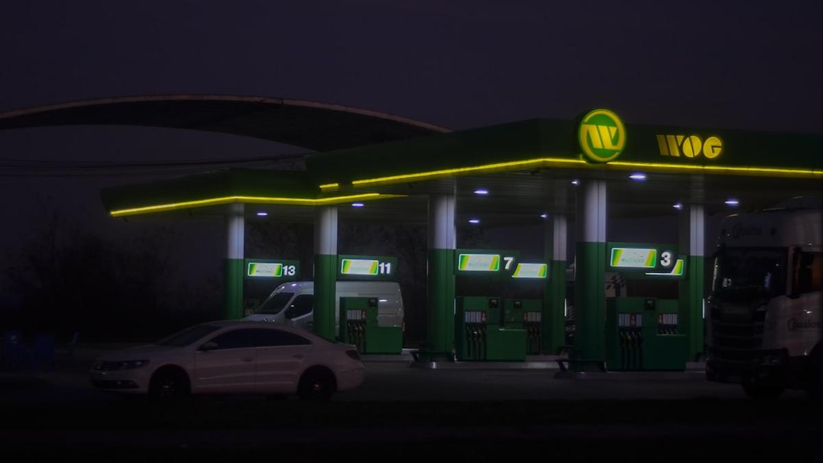 نېمە ئۈچۈن ھورمۇز بوغۇزى قايتا ئېچىلغان تەقدىردىمۇ، بېنزىن باھاسىنىڭ تۆۋەنلىشى ئۈچۈن بىر نەچچە ئاي ۋاقىت كېتىشى مۇمكىن؟