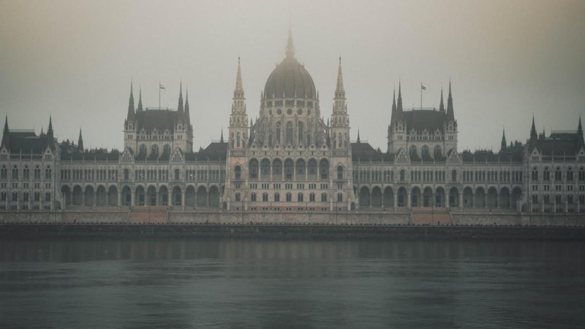 كاتيا ئادلىر: بۇداپېشتتىكى تەنتەنە ياۋروپادا ھېس قىلىنىدۇ، ئەمما موسكۋا بۇنىڭغا سوغۇق مۇئامىلىدە بولىدۇ