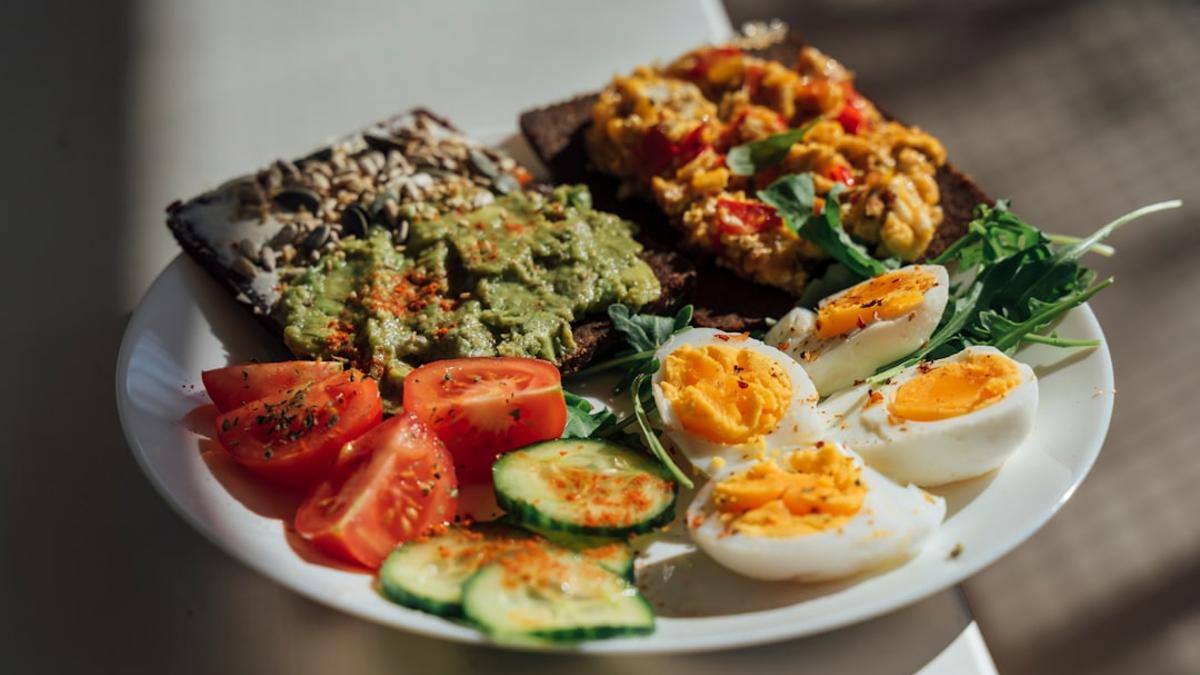 ئارىلاپ روزا تۇتۇش تۇخۇمدان كۆپ خالتىلىق ئىششىق ئۇنىۋېرسال كېسەللىكى (PCOS) بىمارلىرىنىڭ ئورۇقلىشىنى ئىلگىرى سۈرۈپ، ھورمون سەۋىيەسىنى ياخشىلىشى مۇمكىن