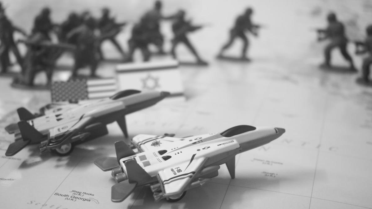 ئىران ئۇرۇشى بىر مۆلچەر ئويۇنىدۇر