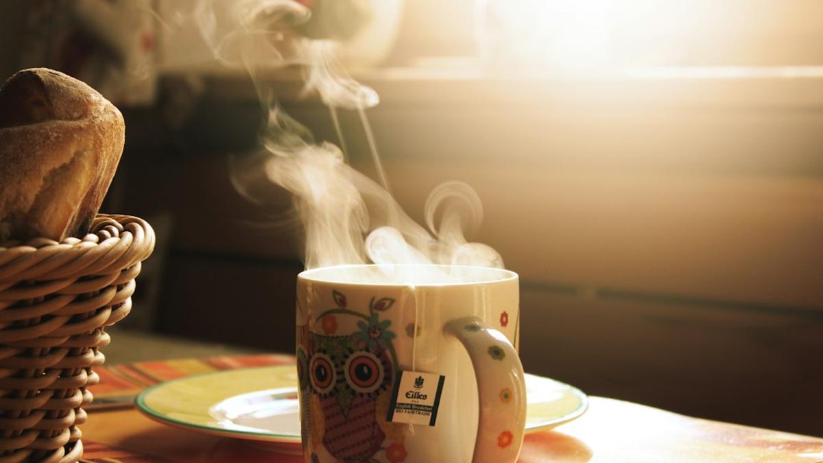 نېمە ئۈچۈن ئەتىگەنلىك قەھۋەڭىز تېخى بىر يۇتۇم ئىچمەيلا كەيپىياتىڭىزنى كۆتۈرۈشى مۇمكىن؟