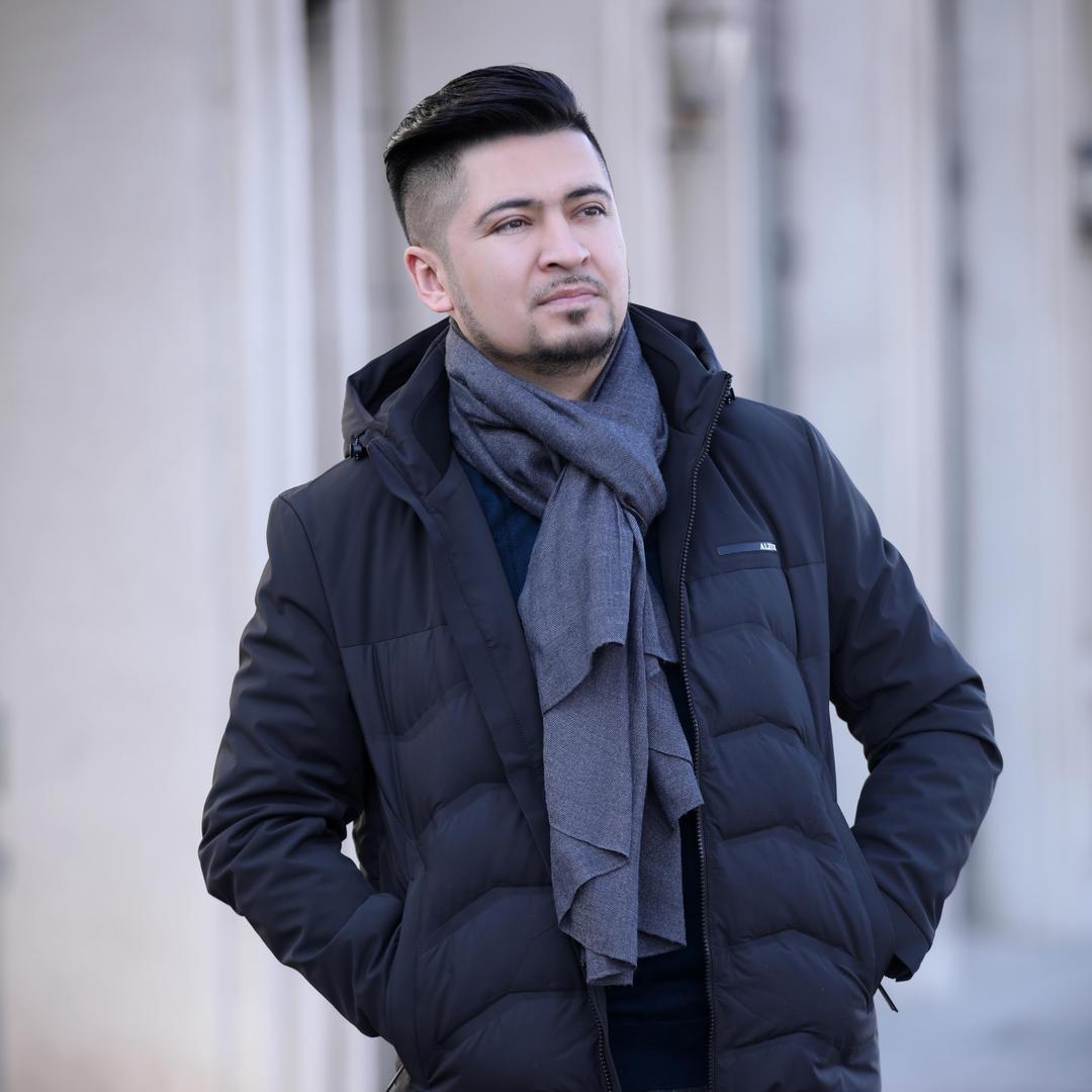 مېنىڭ دوستۇم ئەكبەر پەيزۇللا