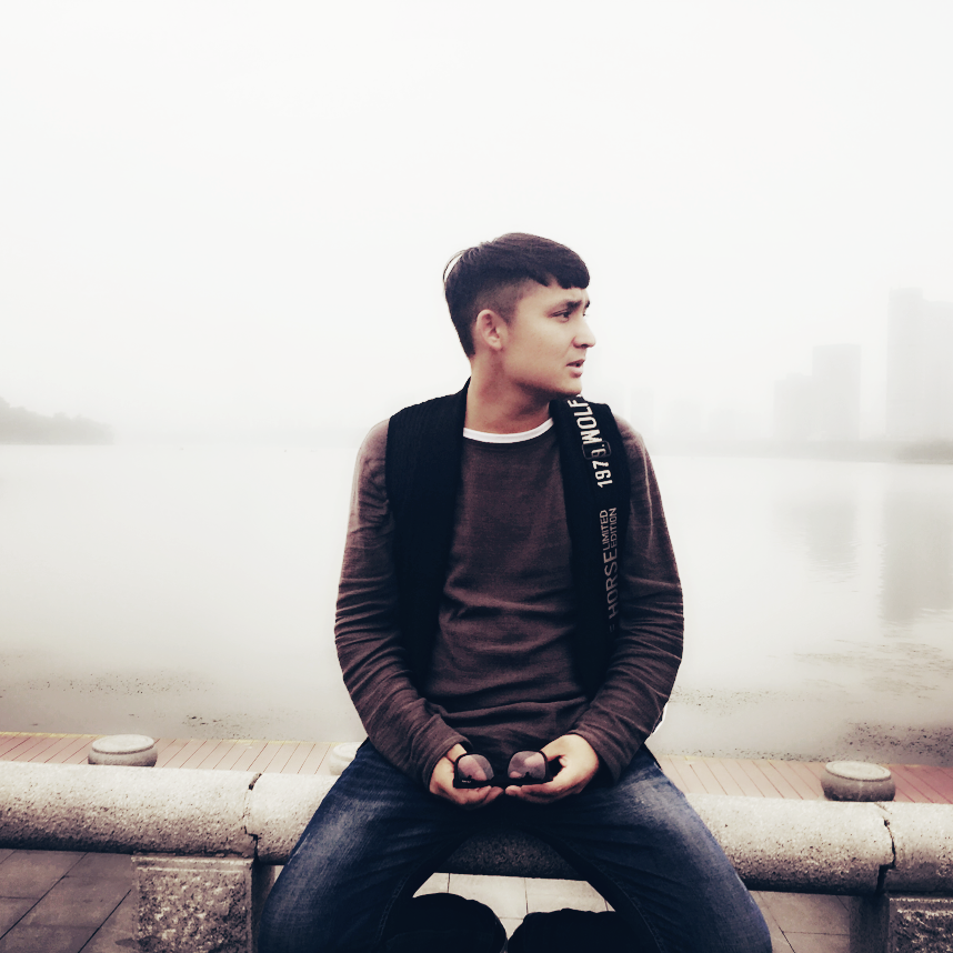 بىلال ئەنۋەر - بالىلىق